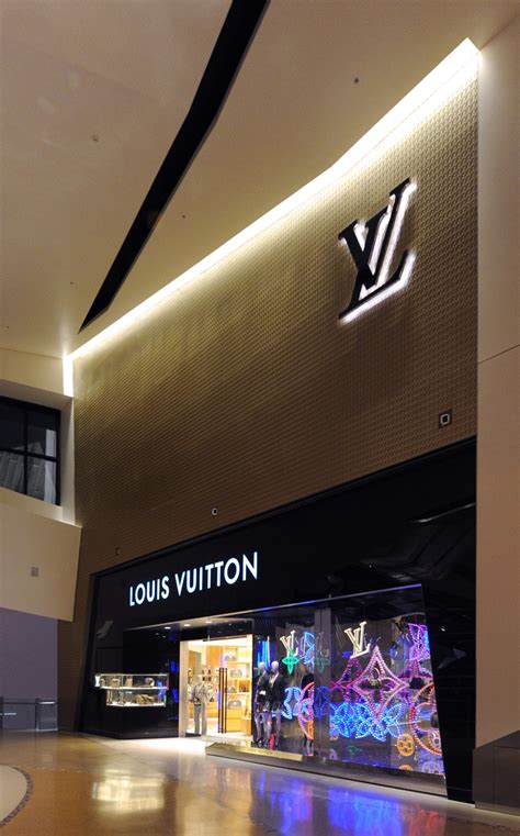 louis vuitton town center